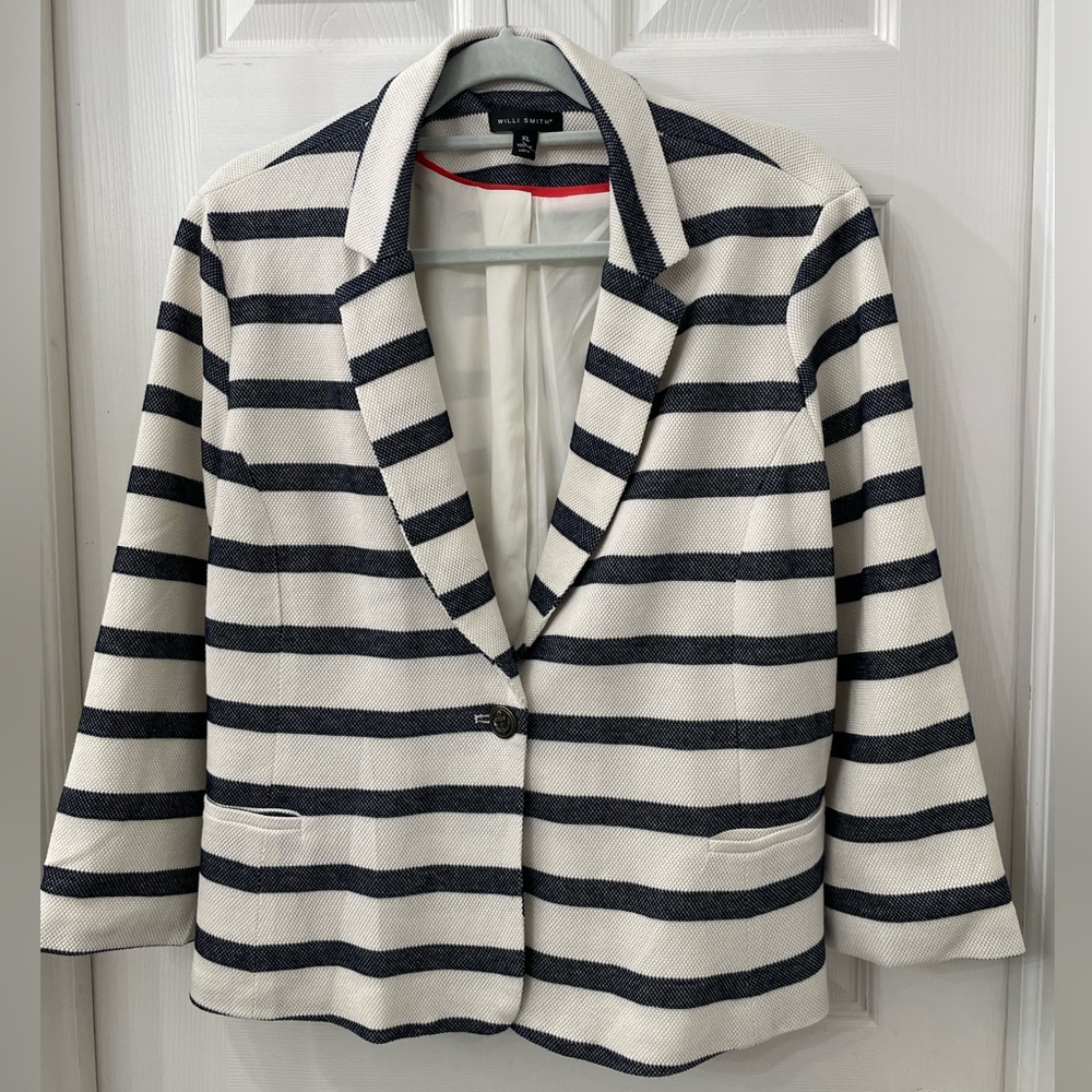 Women’s blazer. White and blue